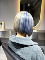 ネウィ 宮崎店(newi)&nbsp;ロイヤルブルー☆セクションカラー×ハイトーンの艶髪ミニボブ