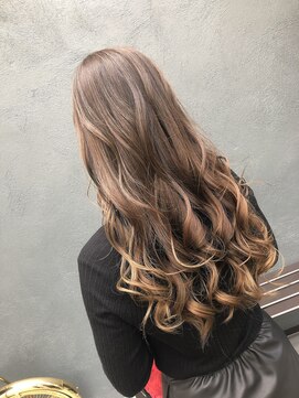 ヘアーシグネチャー(Hair Signature) 品のある明るめグレージュ(夜まで巻きが取れない仕立て)