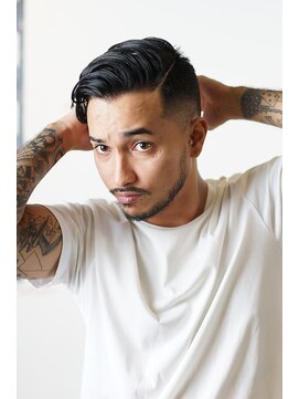 メンズアンダーバーホワイト 南海難波店(Men's _WHITE) ショート_刈り上げ_ツーブロック_フェード_ブリーチ