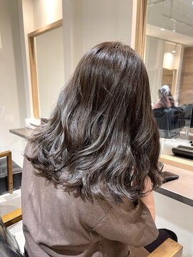 チョビー 銀座(chobii) グレージュ/艶カラー/こなれヘア/透明感/くびれミディ/tomoko