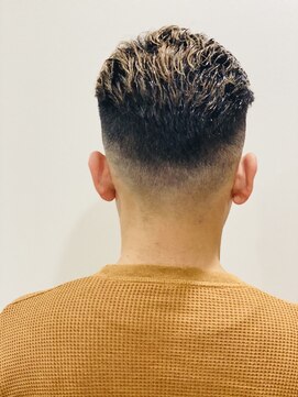 グレイスフルバーバー 赤坂見附店 癖毛だからカッコいいスキンフェードスタイル！【理容室、赤坂】