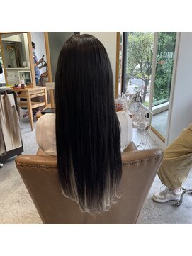 フツーロ 栄(FUTURO) 白インナーカラー！！