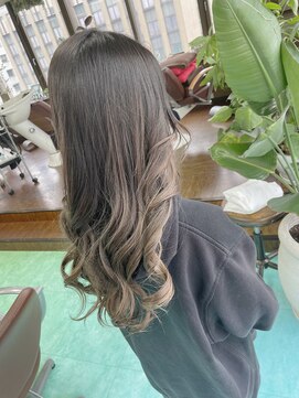 ビアージュ(Viage) :ゆる巻きロング :グラデーションカラー :シアーグレージュ