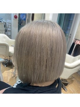 ミラシィ 稲毛(Mirashy) 《愛されボブヘア》ホワイトミルクティベージュカラー♪