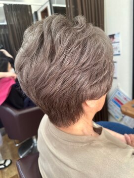 美容室ヒラトヤ 仙北店 40代50代60代大人ショート*白髪ぼかしミルクティーベージュ