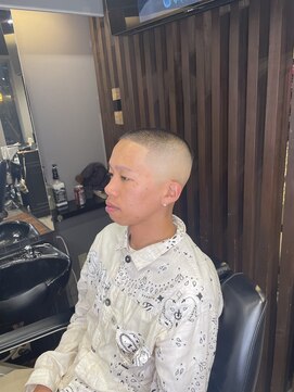 バーニーズ バーバークラブ(BARNEYS BARBER CLUB) 坊主フェード