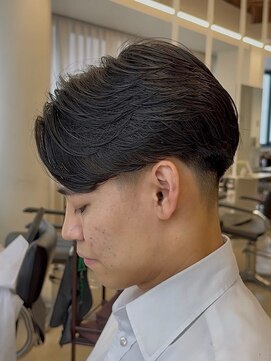 アコロン(acoron.) 池袋メンズカット/毛流れパーマ/センターパート