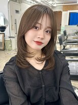ポーチバイハニー オモテサンドウ(PORCH by HONEY omotesando)&nbsp;ミディアムレイヤーベージュ前髪シースルー1