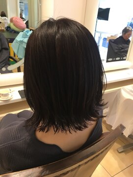 チアー(Cheer) 外ハネスタイル