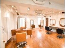 アール ヘアサロン(Ｒ hair salon)の雰囲気（明るく広々なスペース[逗子/逗子・葉山/髪質改善]）