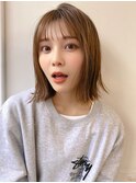 こなれミディボブ イメチェン前髪 ミルクベージュ