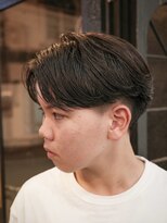 カムジーヘッドカミノウラ(COMEGHEAD KAMINOURA)&nbsp;センターパートツイストスパイラルパーマ刈り上げメンズパーマ