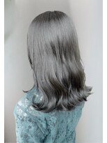 ミスグランディーヴィラス(Miss Grandee VILLAS) 透明感ダークグレージュ×艶巻きミディアム20代30代40代