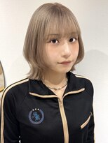 ラミエバイメルト 下北沢(lamie by melt) 花田くびれミディアムレイヤーボブ下北沢韓国ブリーチベージュ
