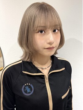 ラミエバイメルト 下北沢(lamie by melt) 花田くびれミディアムレイヤーボブ下北沢韓国ブリーチベージュ