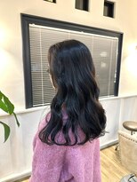 スリー(THREE)&nbsp;髪質改善ウェーブロングで叶える小顔見せ朝ラクヘア