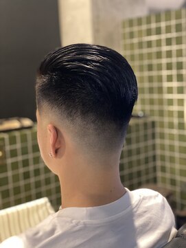 バーバーショップ レガロ(REGALO) サイドパート＋スキンフェード