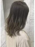 透明感のあるカーキアッシュ