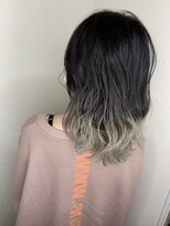 モルニ(MORNI)&nbsp;すそカラー_マロンベージュ Aラインボブ かきあげ