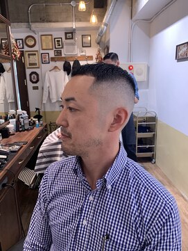 カムレイドフォーライフ(COMRADE 4 LIFE) 癖毛を活かしたクロップ