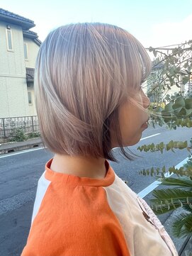 ジェニュイン(genuine) ミニボブワンレングス/ホワイトベージュ・インナーブラック