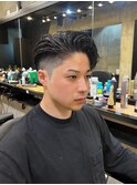 1747黒髪ツーブロック刈り上げフェードウェットスタイルバーバー