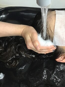 Sポワールの写真/健康的な髪へ導く癒しのヘッドスパで頭皮ケア♪あなただけのリラックスタイムをお過ごしください*
