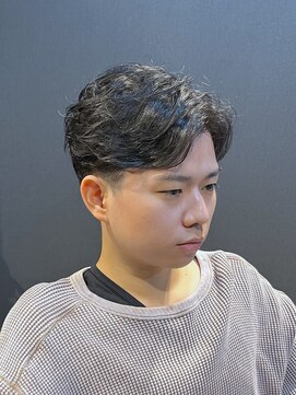 ビーダンディー(Bee dandy) ビジネスツーブロック デザインカールパーマ 七三アップバング