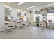 美容室 プレスト(Presto)の雰囲気（セット面は4席ございます）