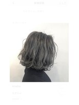 ルートヘアー(Root Hair) ハイライトでグレイシルバー