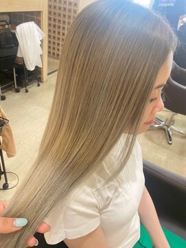 デザイニングヘアードゥ(designing hair Deux) ハイトーングラデーション【ブリーチ/ミルクティーベージュ】