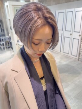 グロウ 上野御徒町(grow) バッサリ/前下がりショート/シルバーアッシュ/pixyyyyyy297