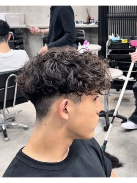 イーラ(era) スペインカール　ツイストスパイラル眉カットメンズパーマ