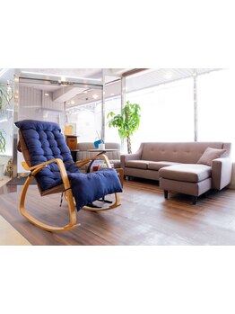 メンズ独自のカットやカラーやパーマ、眉カット等でトレンドスタイルを提供します。