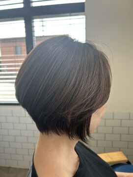 エン(en) 前下がりショートボブ