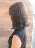 柔らかベージュ × バイオレット