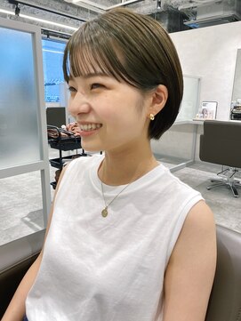 キートス(Kiitos) ○オリーブカラー 長めショートボブ 耳かけ丸みショート