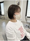 YOKE 大人タイトボブフェザーバングオリーブアッシュグレージュ