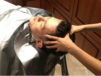 ギンザ マツナガ ドゥ クラス(GINZA MATSUNAGA DE CLASSE)の写真/[銀座/新橋]高級感溢れる店内で、日頃の疲れを癒しませんか？頭皮ケアとヘッドスパで極上の時を!〈理容室〉