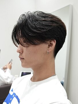 カルム(kalm) センターパートニュアンスパーマカルマヘアメンズパーマ