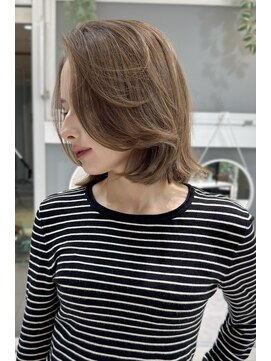 エレノア 新宿新南口(Eleanor) オリーブベージュ×ふわっとボブ