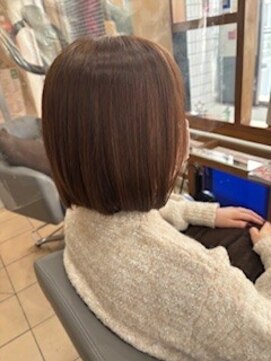 スタジオ アルファプラス 日暮里店(studio α+) ステップボーンカットカットボブショートハイライト白髪ぼかし