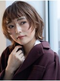 ルーズなニュアンスパーマウルフボブと透明感ベージュカラー
