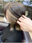 イノセントミルクティベージュインナーカラー切りっぱなしボブ