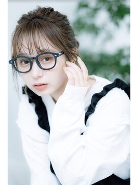 アバーブ ザ ビューティー アイランド(Above the beauty island -oizumi gakuen-) メガネによく合うルーズアレンジ　お団子　シニヨン二次会結婚式