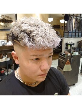 ルドローブラントオオサカ(LUDLOW BLUNT Osaka) 【LUDLOW BLUNT】メンズパーマ スキンフェード アートライン