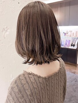 ティーシェル(TIECHEL) 小顔イメチェン、ブルーグレージュカラーくびれレイヤーボブ
