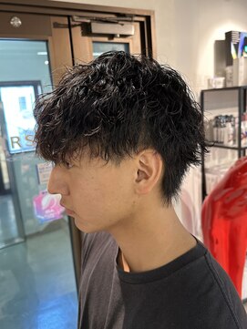 コワファーストナガサキシャンプーボーイ(COIFF1RST NAGASAKI SHAMPOO BOY) 波巻きパーマッシュ