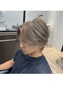 ブリーチ ベージュ ヘアカラー センターパート