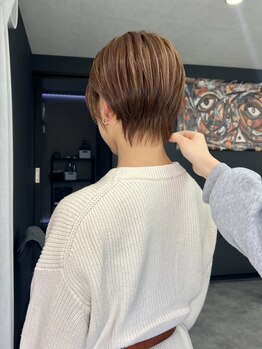 ウノ(Uno)の写真/脱白髪染めで、抜け感、オシャレ感を増して透明感のある色に☆髪を傷めずに艶やかで綺麗な仕上がりに♪